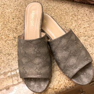 Flat Sandals - Light Grey - Snake Print